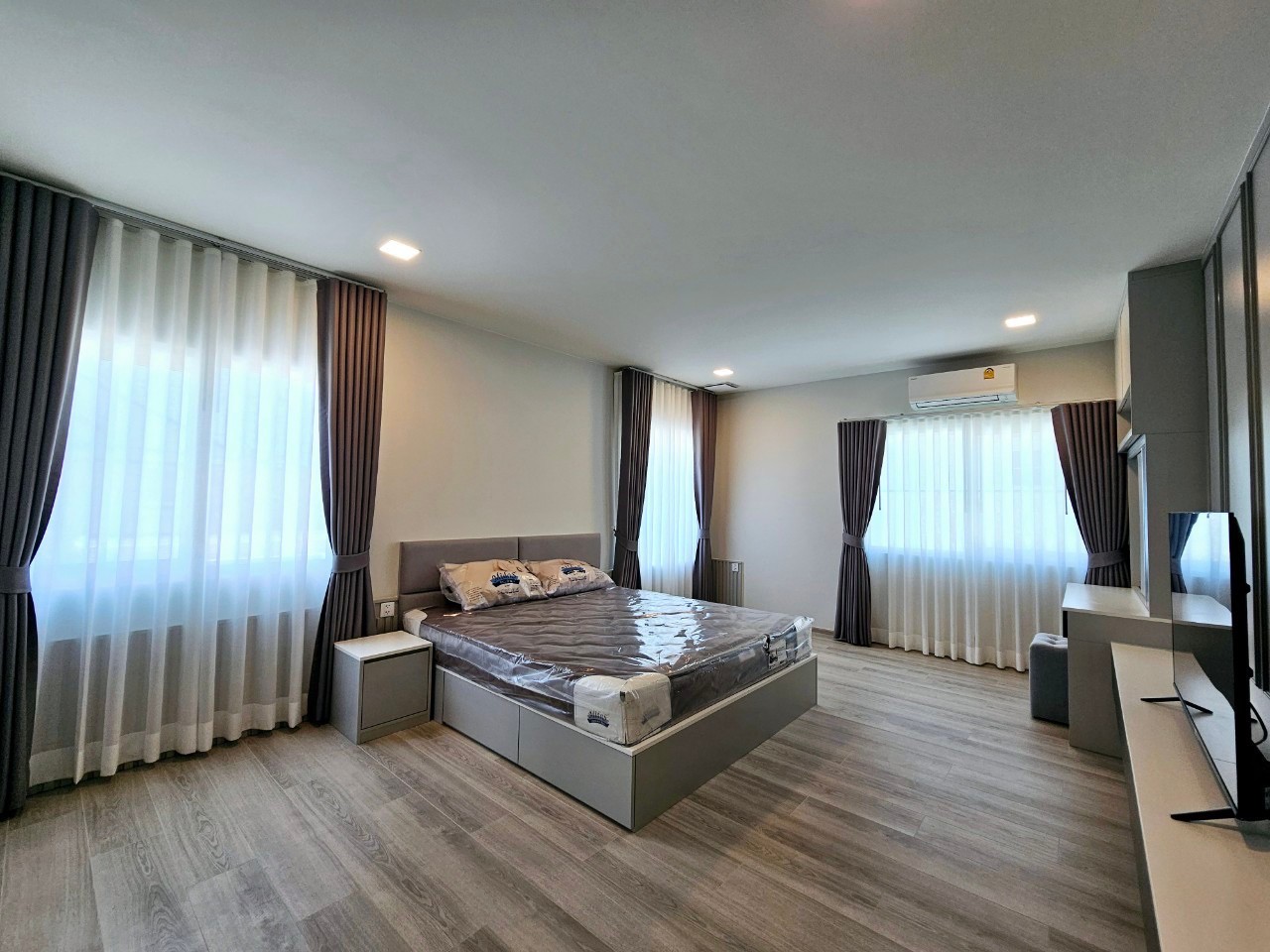 House with Shared Pool in Bangnatrad 