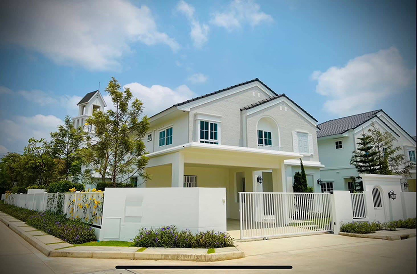 House with Shared Pool in Bangnatrad