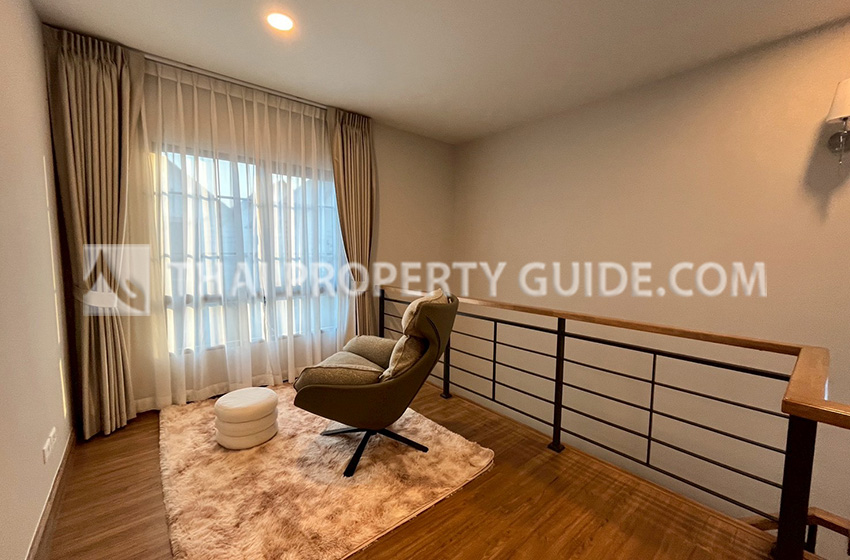 House with Shared Pool in Bangnatrad 