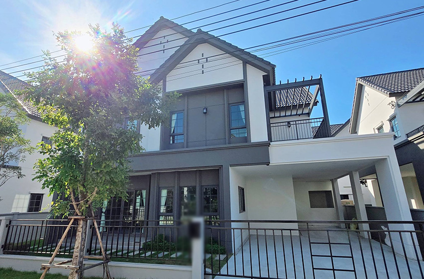 House with Shared Pool for sale in Bangnatrad