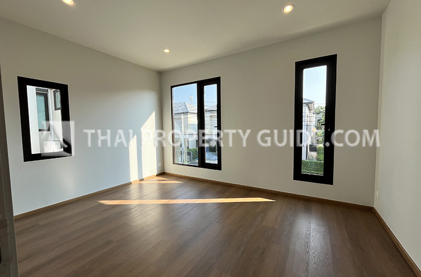 House with Shared Pool in Bangnatrad 