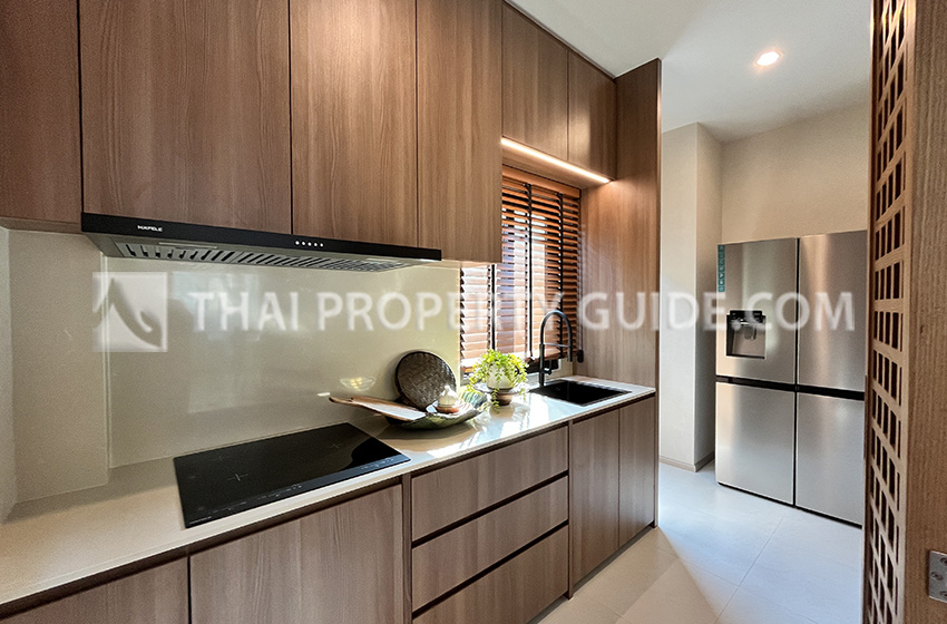 House with Shared Pool in Bangnatrad 