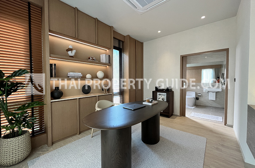 House with Shared Pool in Bangnatrad 