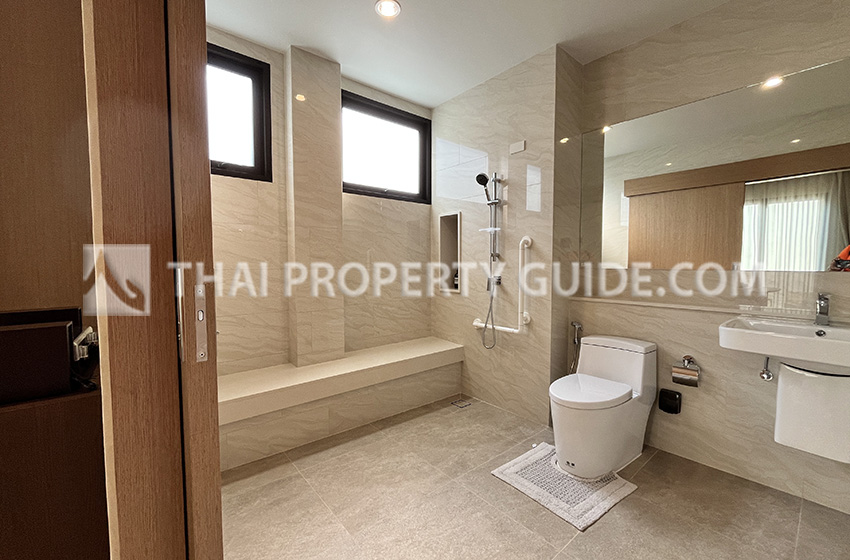 House with Shared Pool in Bangnatrad 