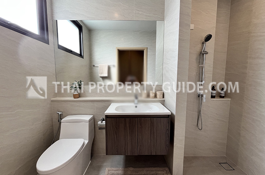 House with Shared Pool in Bangnatrad 