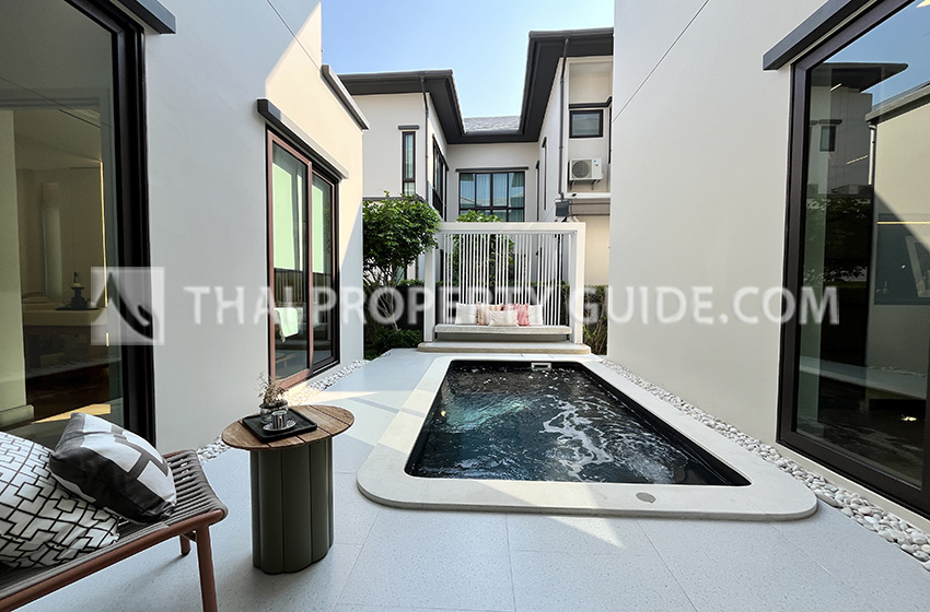 House with Shared Pool for rent in Bangnatrad