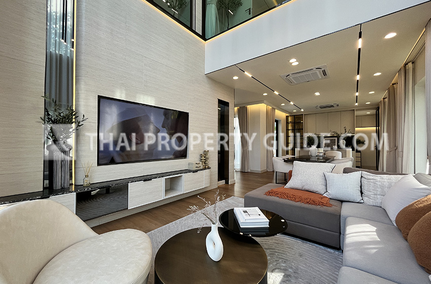 House with Shared Pool in Bangnatrad 