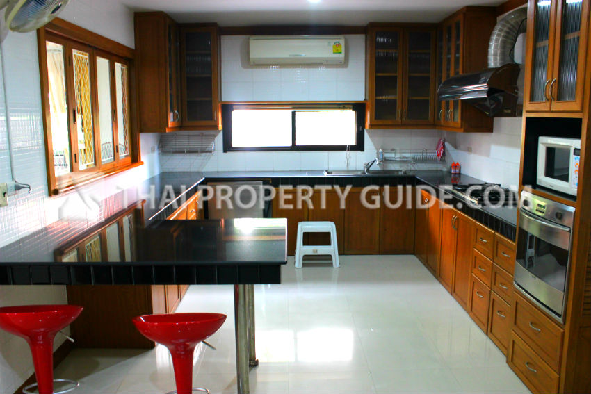 House with Shared Pool in Chaengwattana (near Nichada Thani) 