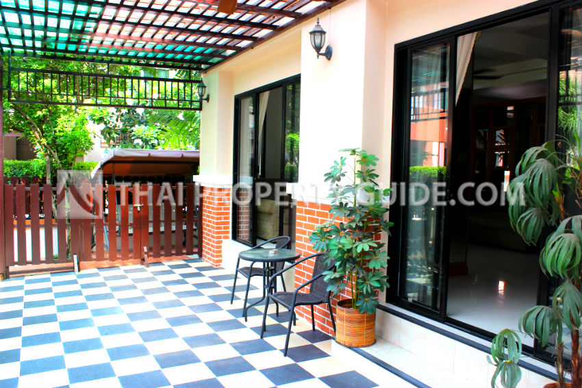 House with Shared Pool in Chaengwattana (near Nichada Thani) 