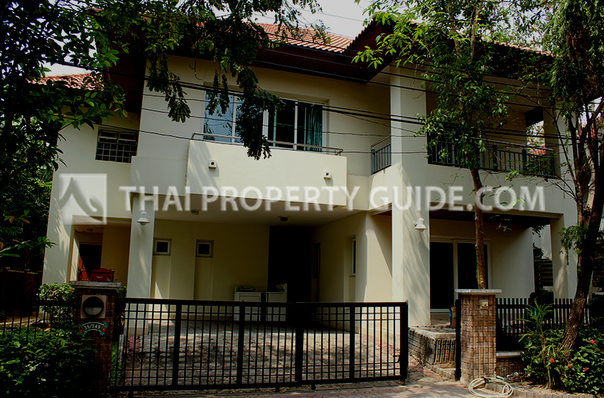 House with Shared Pool for rent in Chaengwattana