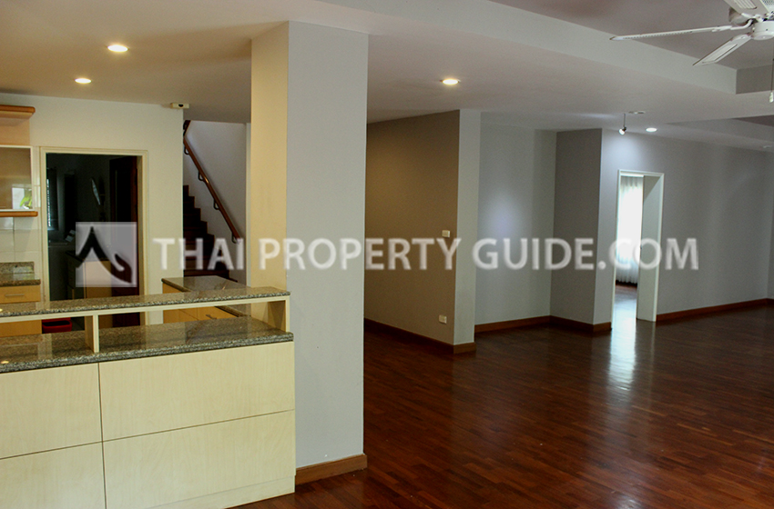 House with Shared Pool in Chaengwattana 