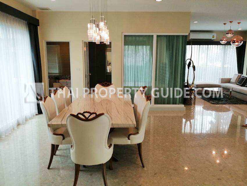 House with Shared Pool in Krung Thep Kritha 