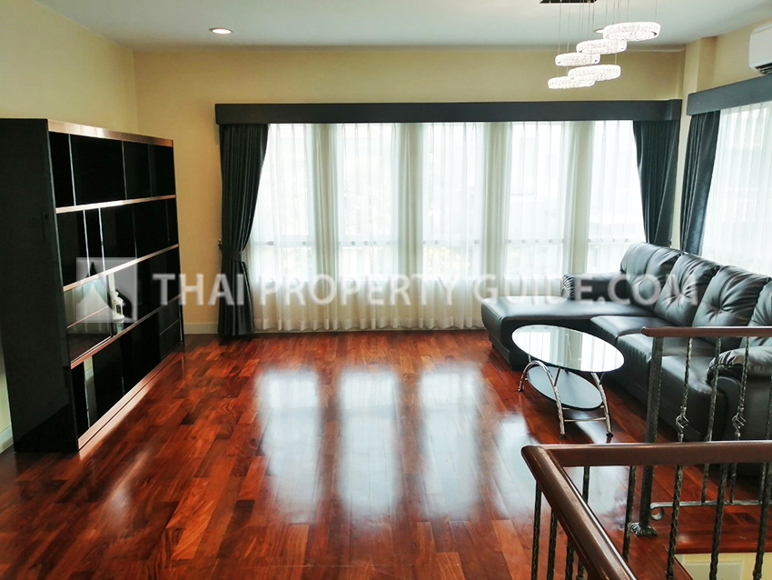 House with Shared Pool in Krung Thep Kritha 
