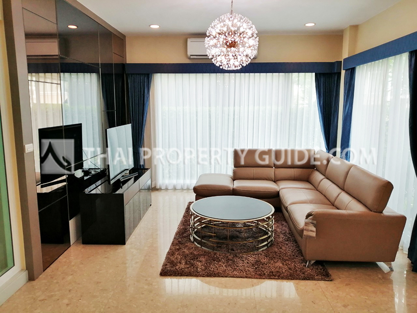 House with Shared Pool in Krung Thep Kritha 