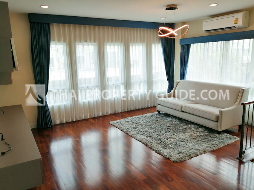 House with Shared Pool in Krung Thep Kritha 