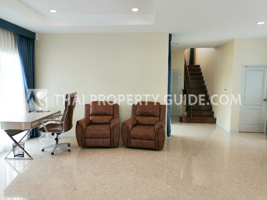 House with Shared Pool in Krung Thep Kritha 