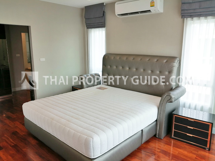House with Shared Pool in Krung Thep Kritha 