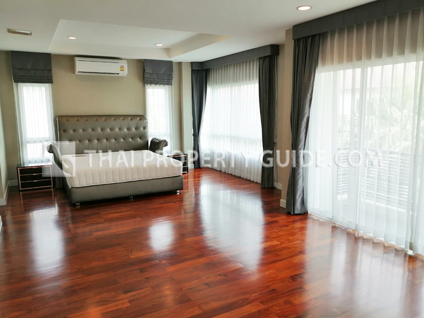 House with Shared Pool in Krung Thep Kritha 