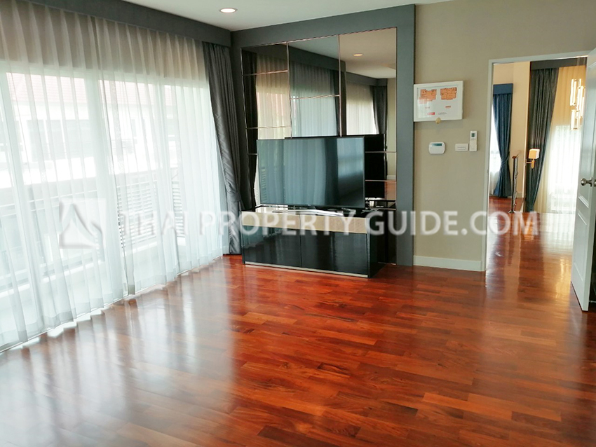 House with Shared Pool in Krung Thep Kritha 