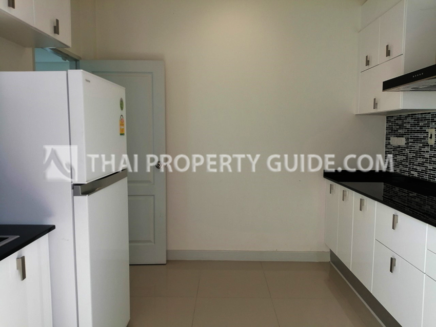 House with Shared Pool in Krung Thep Kritha 