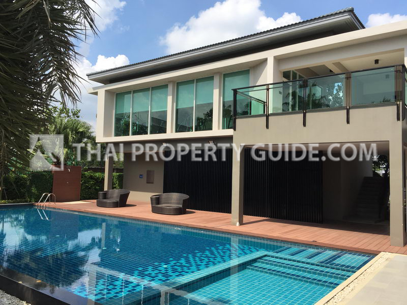 House with Shared Pool in Krung Thep Kritha 