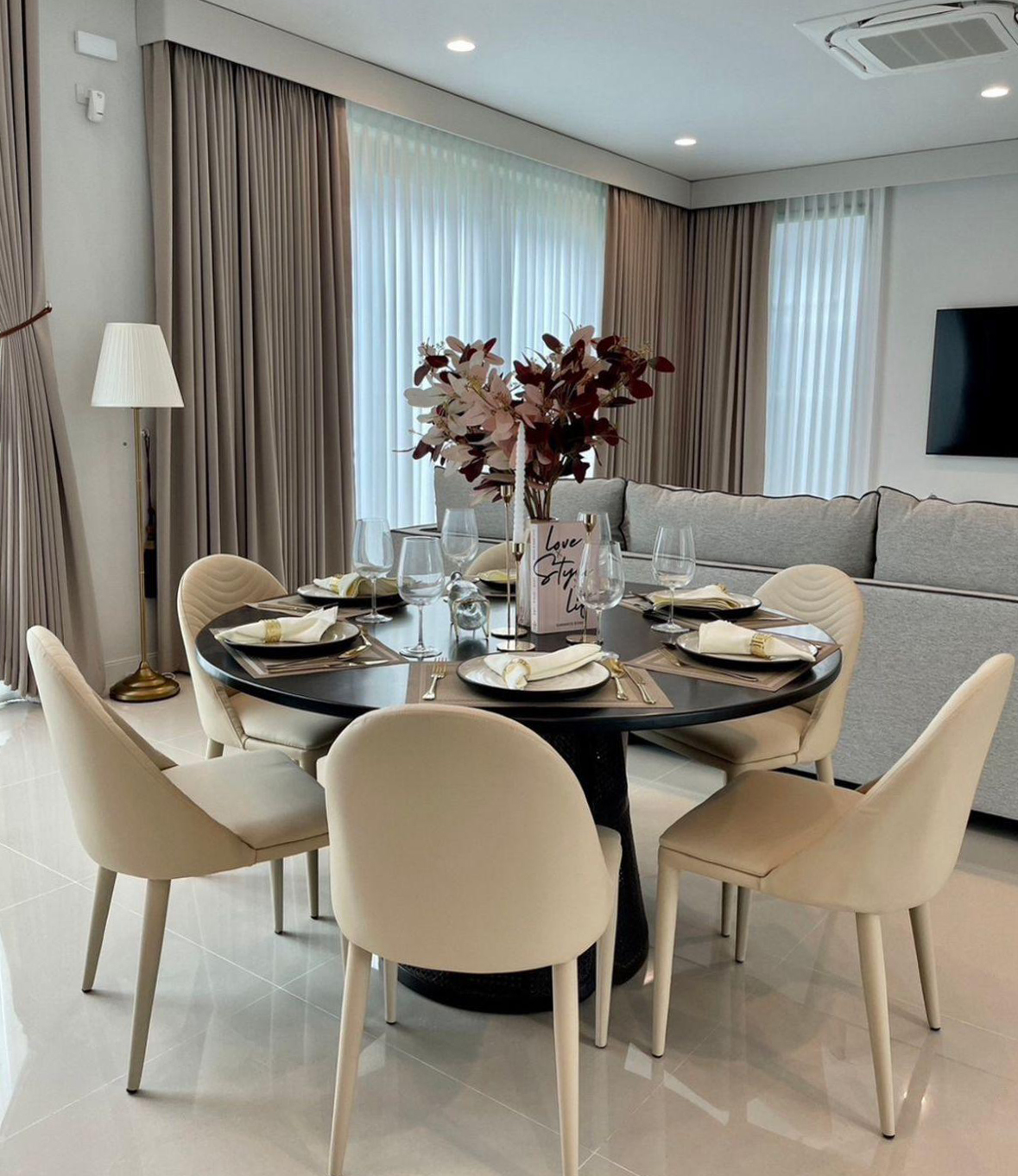House with Shared Pool in Krung Thep Kritha