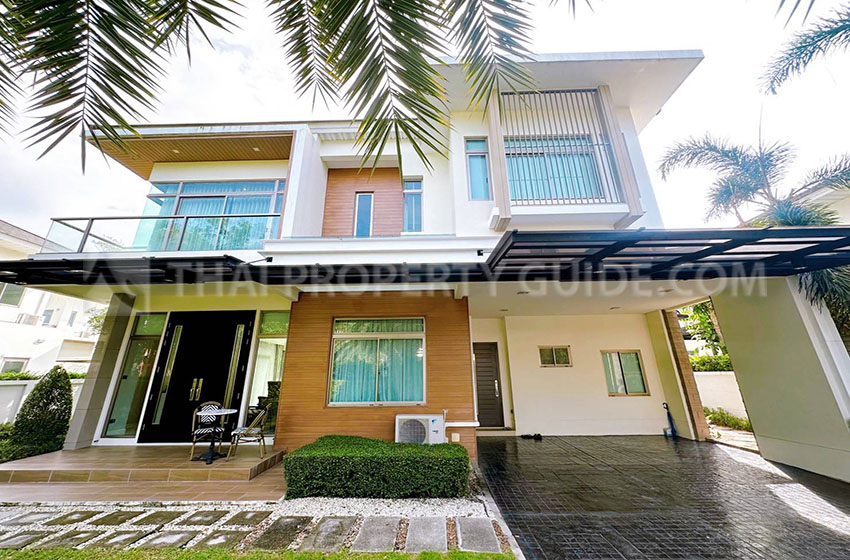 House with Shared Pool in Krung Thep Kritha 