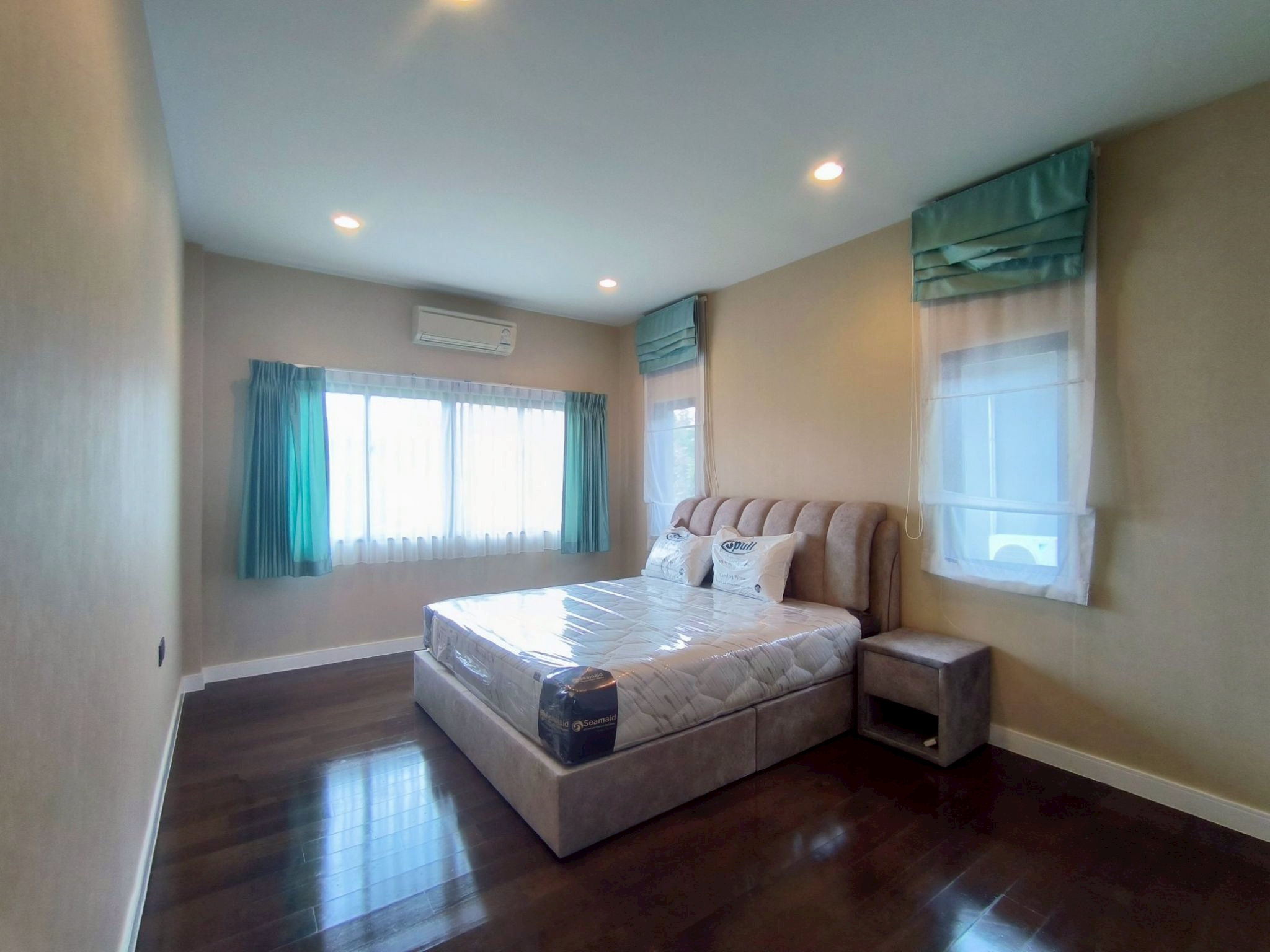 House with Shared Pool in Krung Thep Kritha 