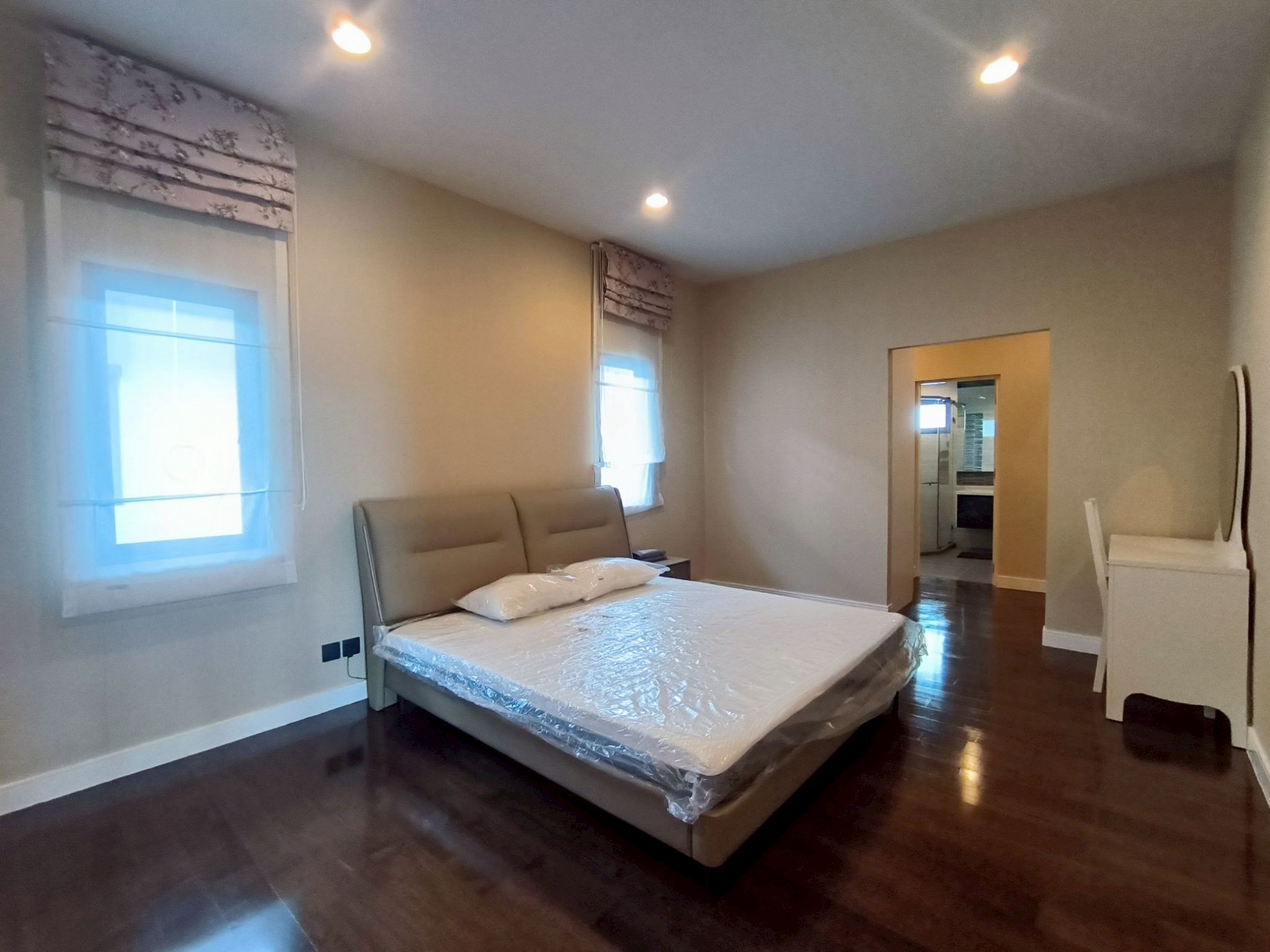 House with Shared Pool in Krung Thep Kritha 