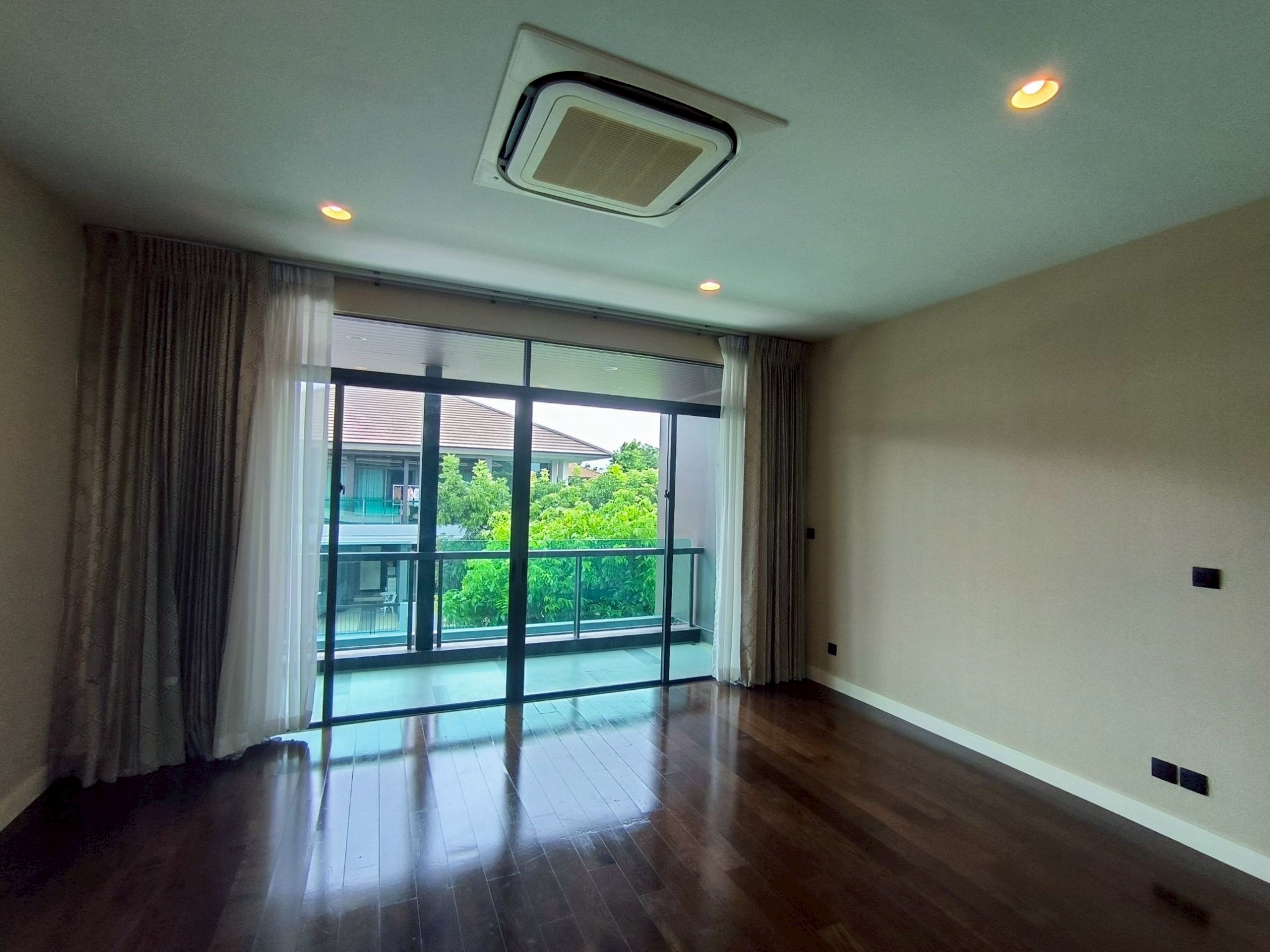 House with Shared Pool in Krung Thep Kritha 