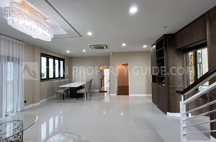 House with Shared Pool in Krung Thep Kritha