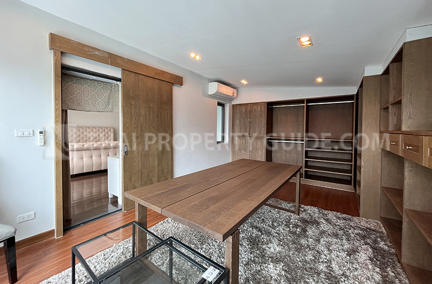 House with Shared Pool in Krung Thep Kritha