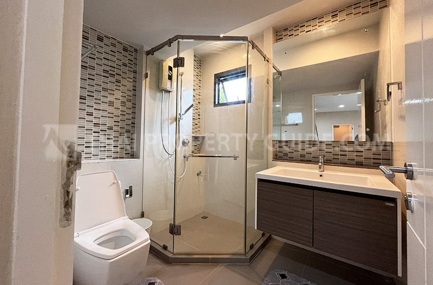 House with Shared Pool in Krung Thep Kritha