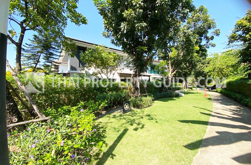 House with Shared Pool in Krung Thep Kritha 