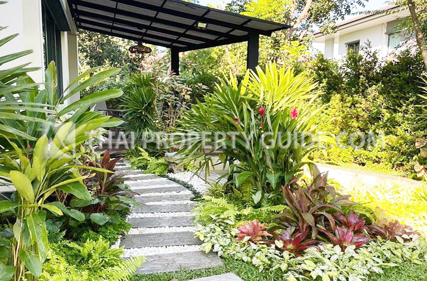 House with Shared Pool in Krung Thep Kritha 