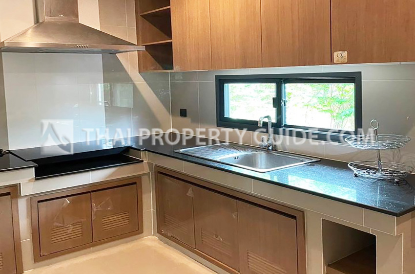 House with Shared Pool in Krung Thep Kritha 