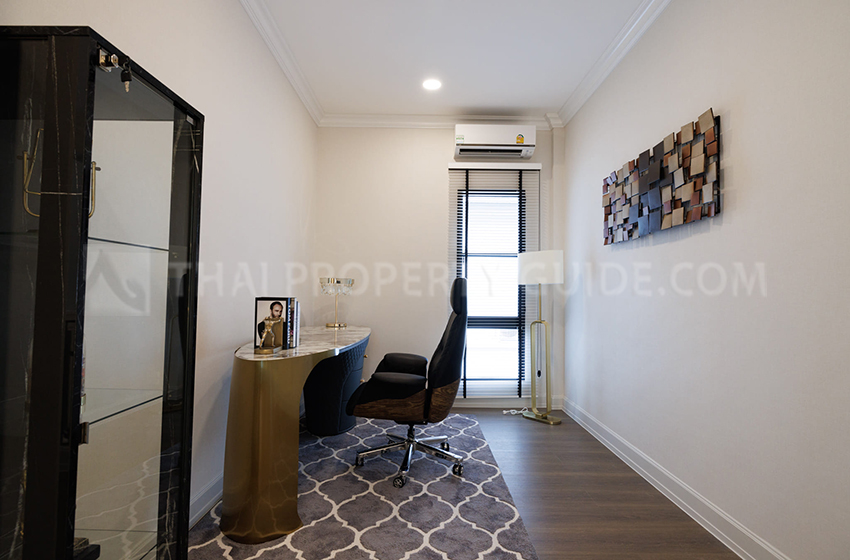 House with Shared Pool in Krung Thep Kritha 