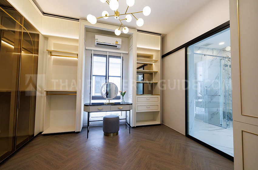 House with Shared Pool in Krung Thep Kritha 