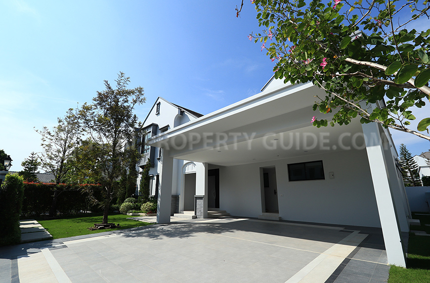 House with Shared Pool in Krung Thep Kritha 