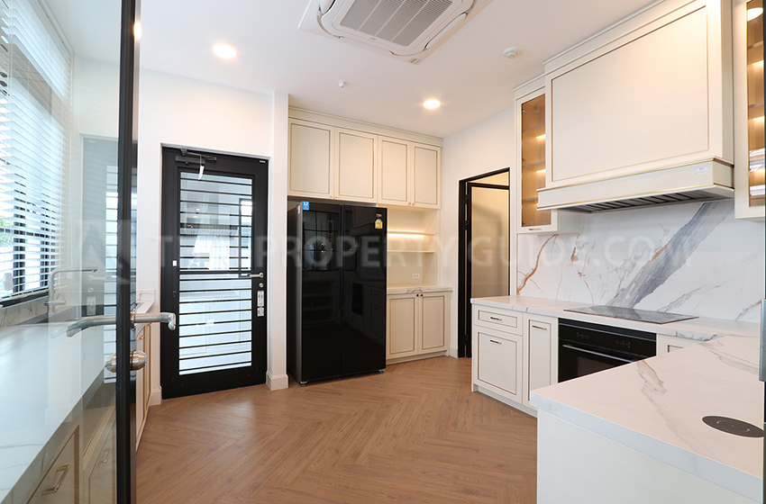 House with Shared Pool in Krung Thep Kritha 