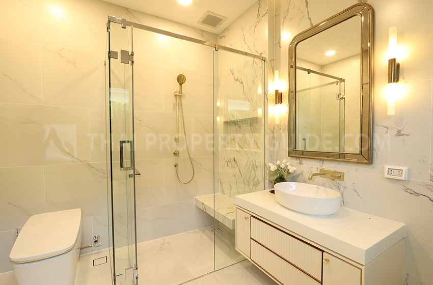 House with Shared Pool in Krung Thep Kritha 