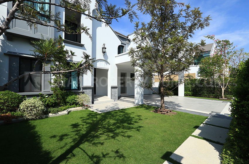 House with Shared Pool in Krung Thep Kritha 