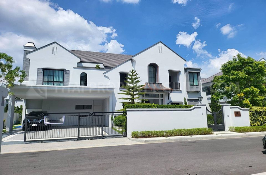 House with Shared Pool for rent in Krung Thep Kritha