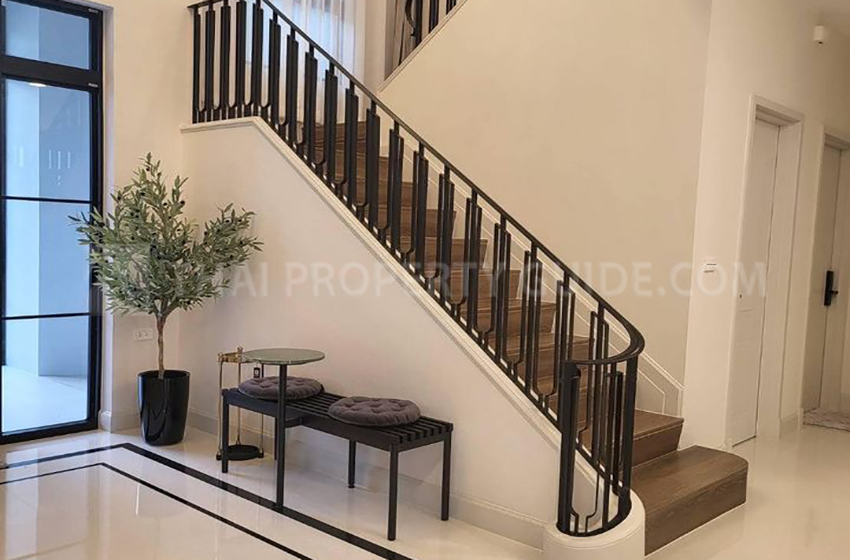 House with Shared Pool in Krung Thep Kritha 