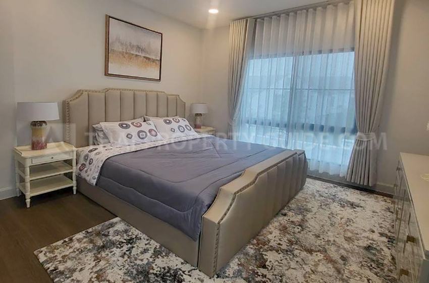 House with Shared Pool in Krung Thep Kritha 