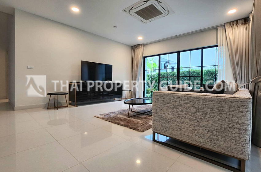 House with Shared Pool in Krung Thep Kritha 