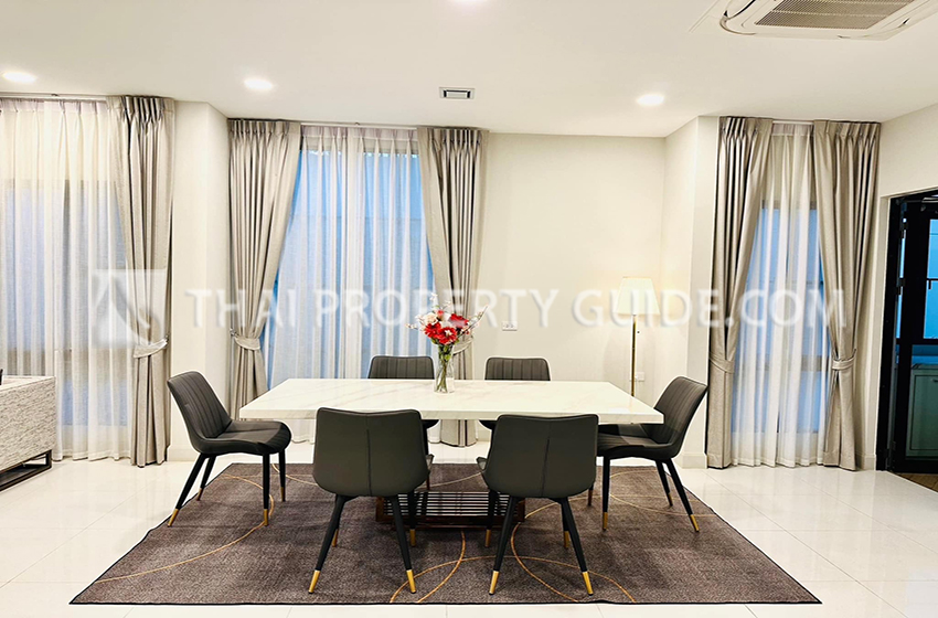 House with Shared Pool in Krung Thep Kritha 
