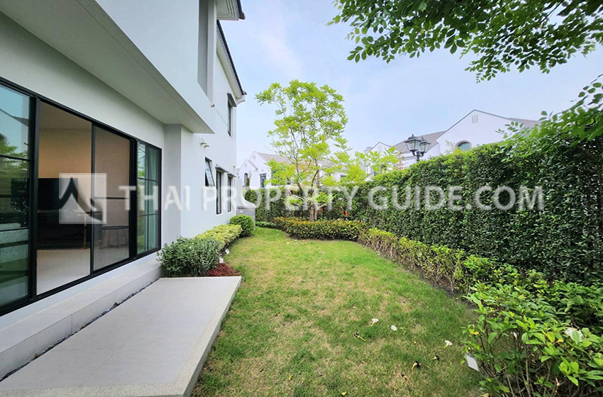 House with Shared Pool in Krung Thep Kritha 