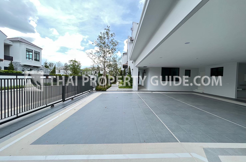 House with Shared Pool in Krung Thep Kritha 
