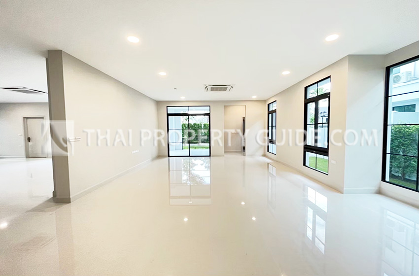 House with Shared Pool in Krung Thep Kritha 